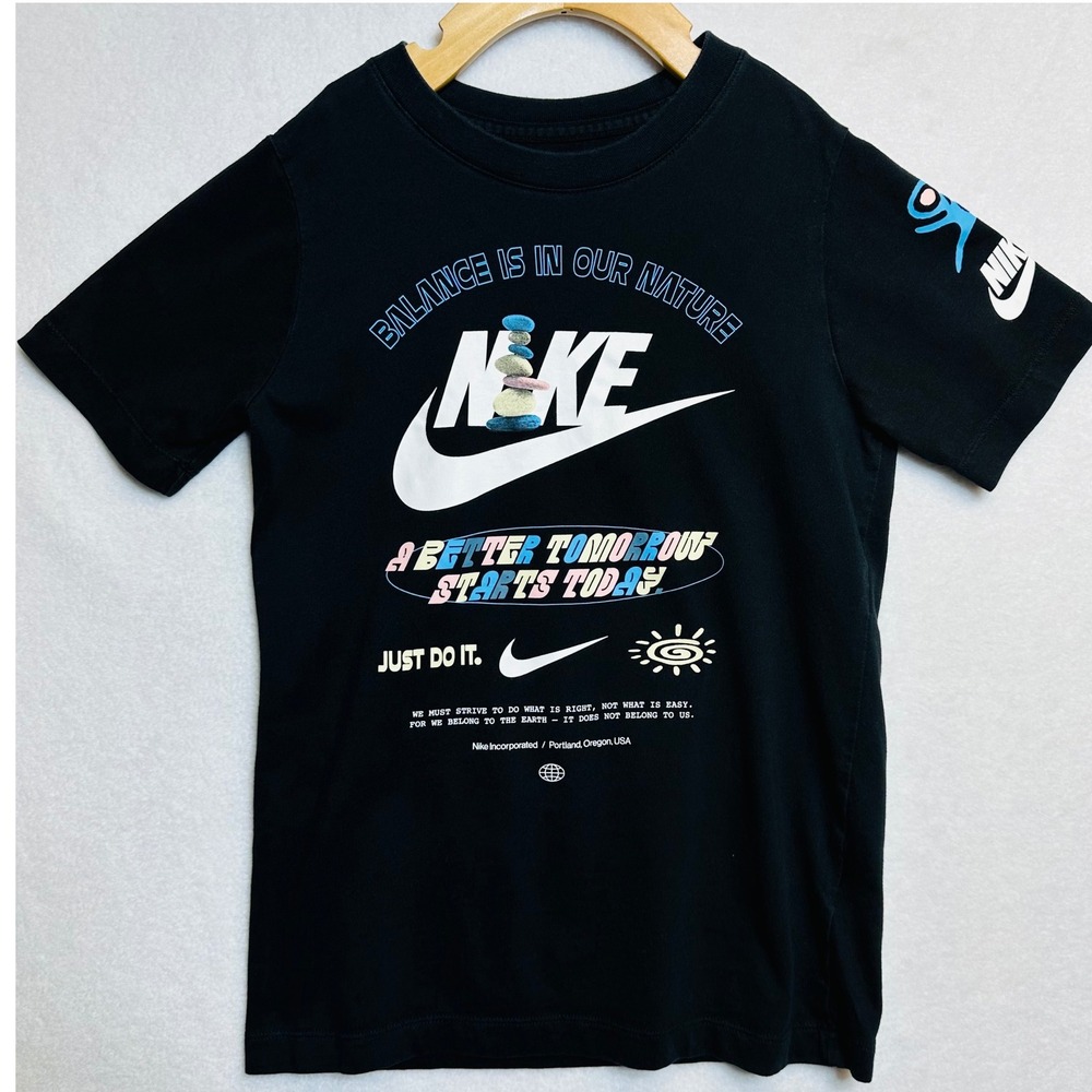 Nike Graphic T-Shirt Kids Size M Black Balance Is In Our Nature